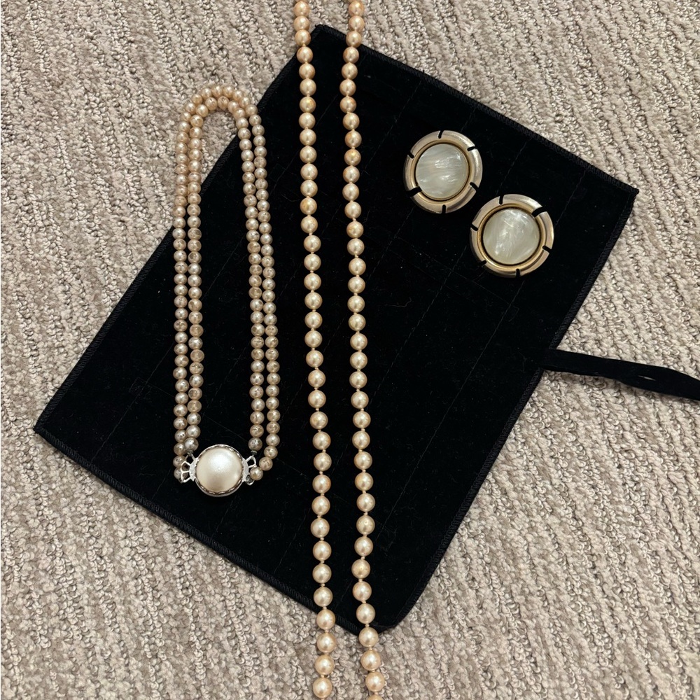 Vintage faux pearl jewelry set - pearl strand necklace, choker, clip on earrings